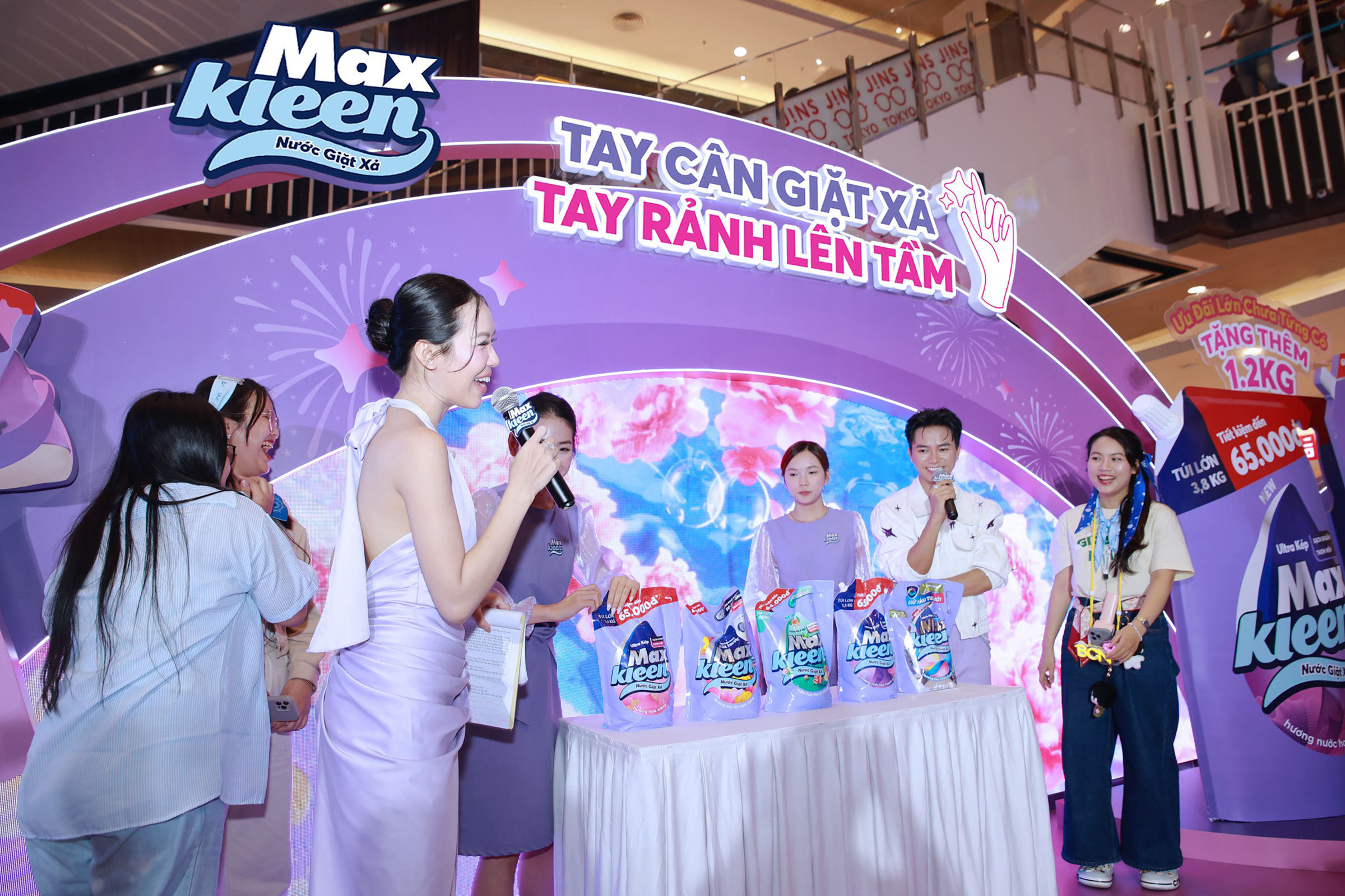 MAXKLEEN | “TAY CÂN GIẶT XẢ, TAY RẢNH LÊN TẦM"