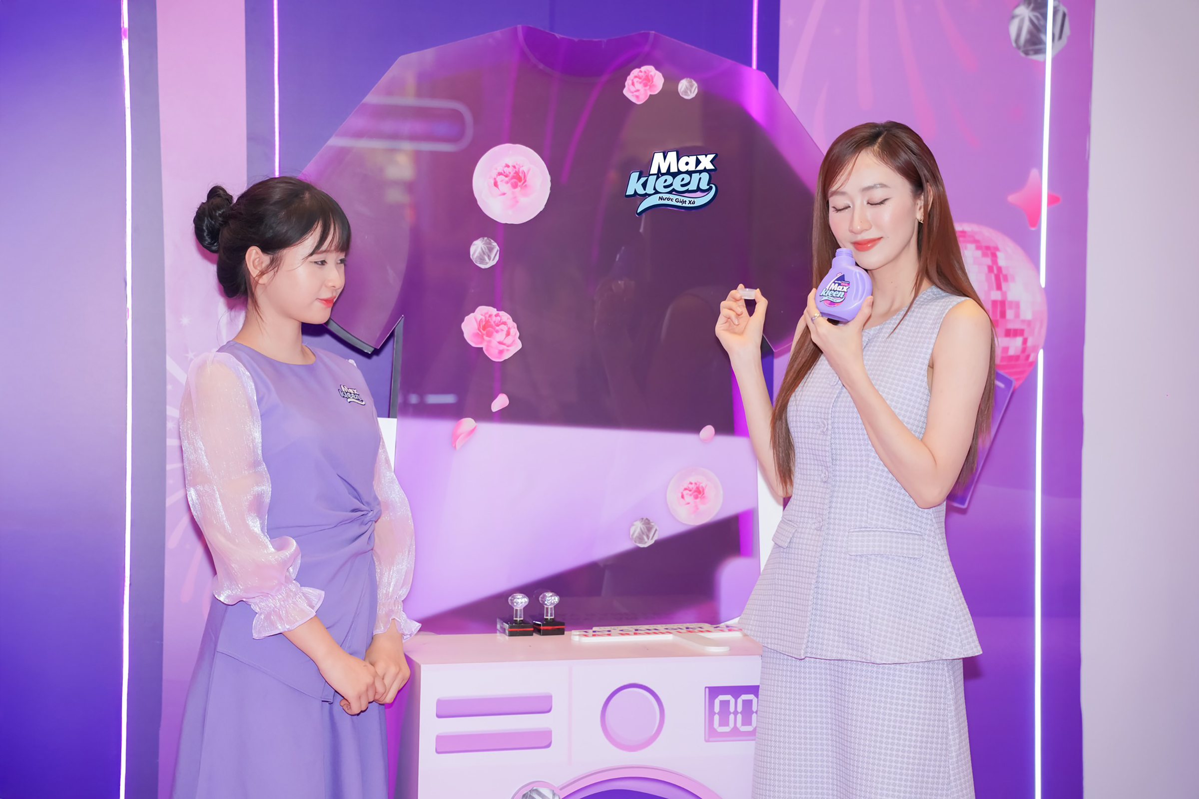 MAXKLEEN | “TAY CÂN GIẶT XẢ, TAY RẢNH LÊN TẦM"
